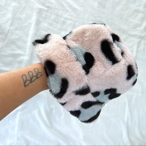 DOLLSKILL LEOPARD FUZZY BUCKET HAT